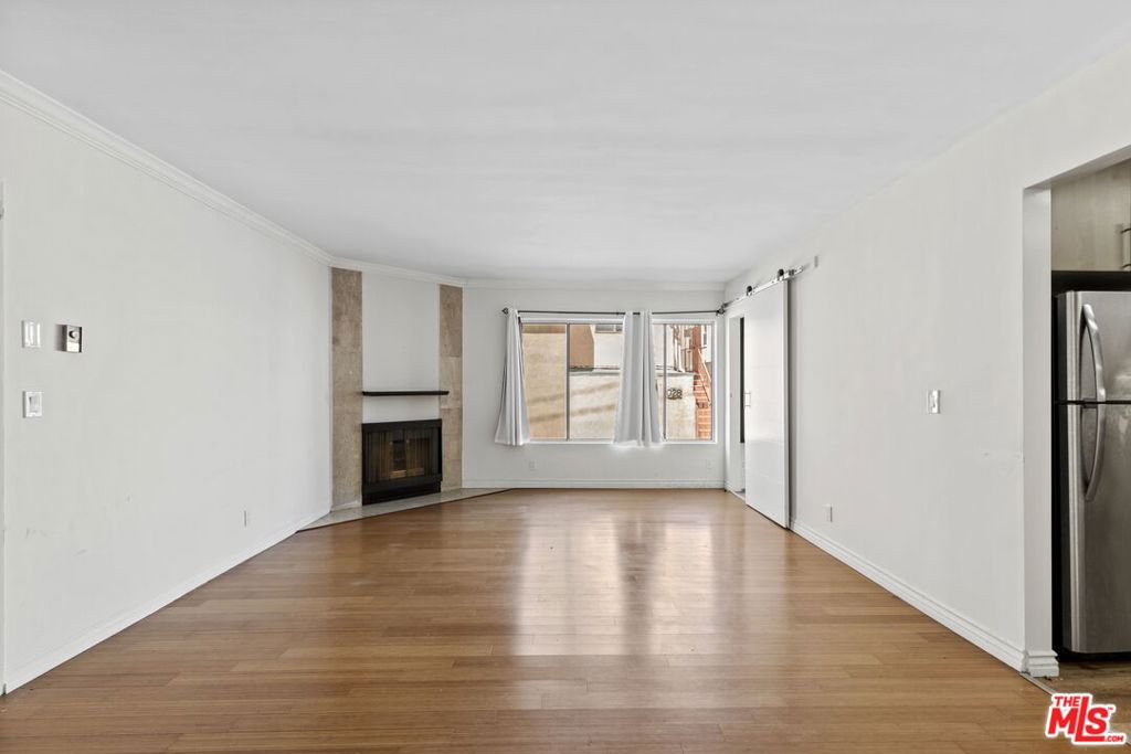 1033 6th Street 105 Property Photo 3