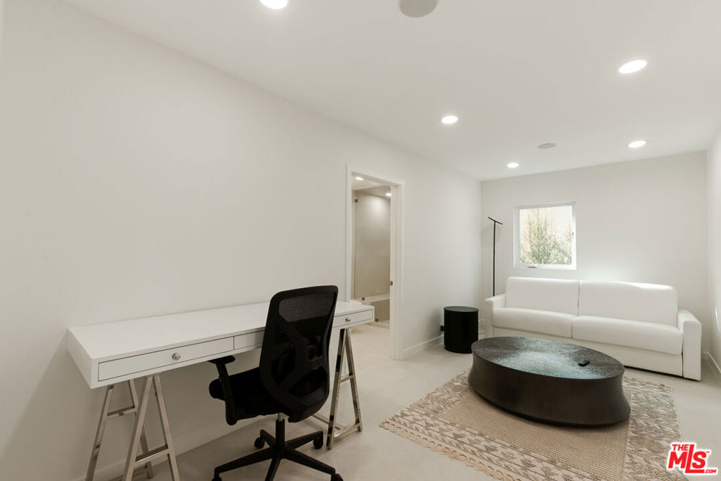9432 Oakmore Road Property Photo 13
