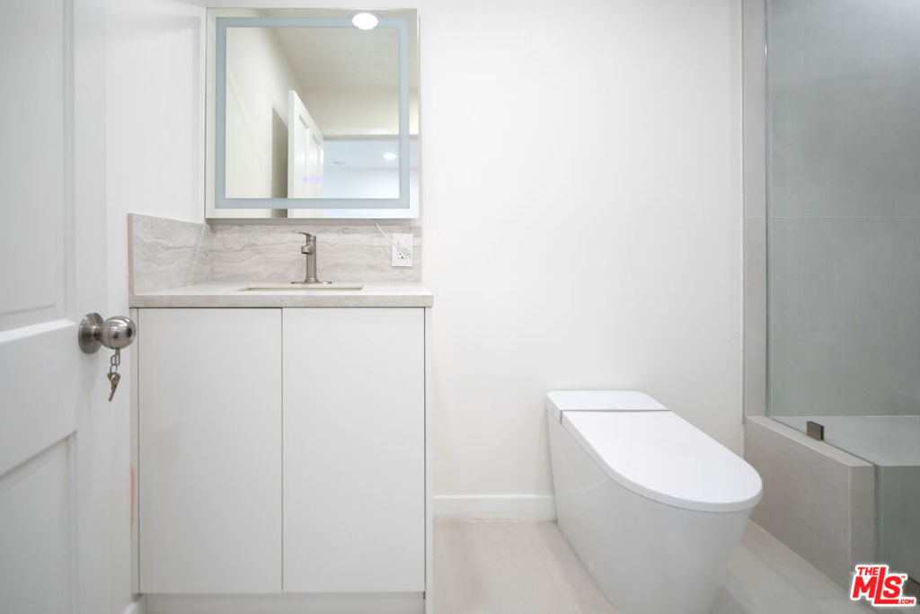 9432 Oakmore Road Property Photo 14