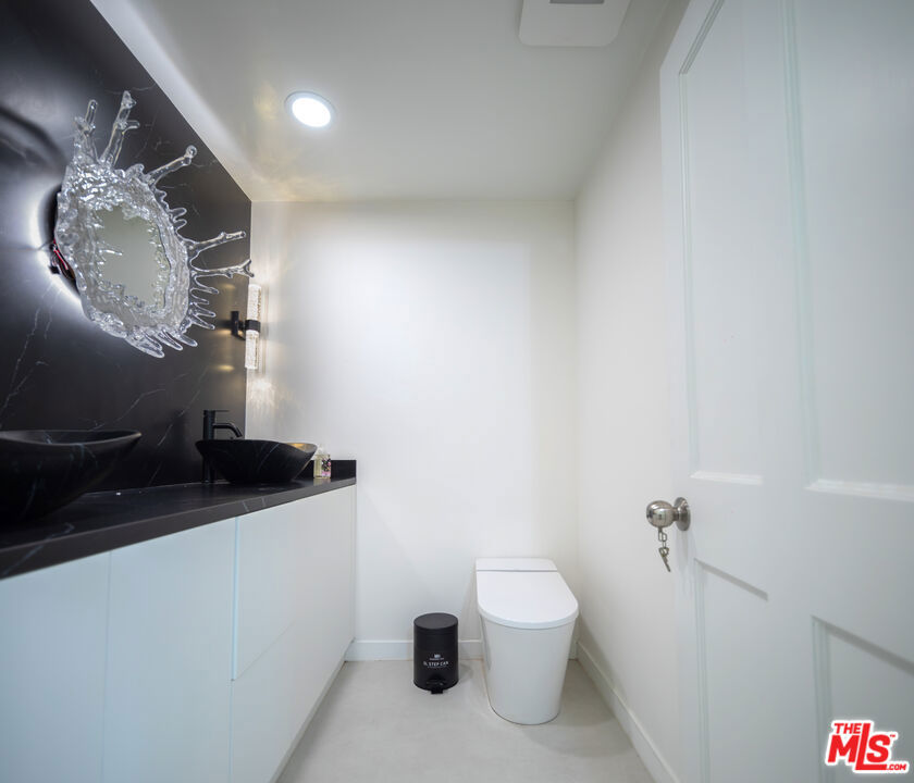 9432 Oakmore Road Property Photo 15