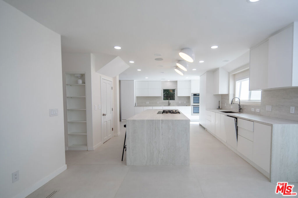 9432 Oakmore Road Property Photo 18