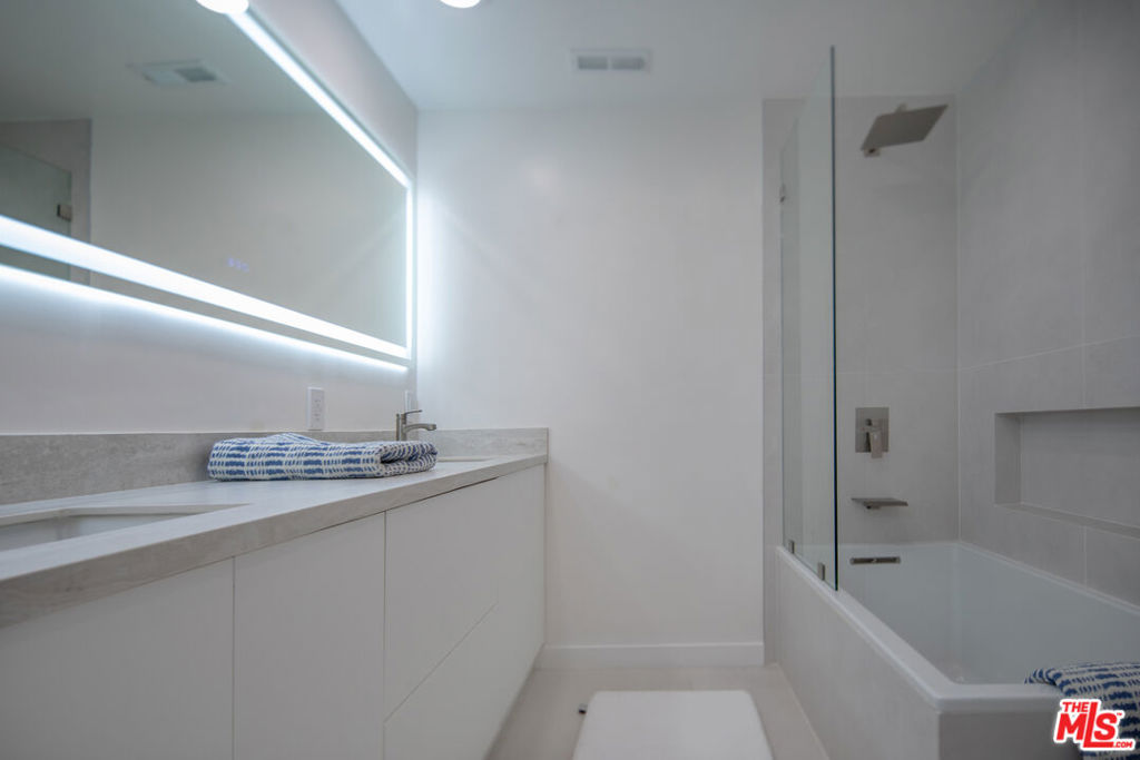 9432 Oakmore Road Property Photo 31
