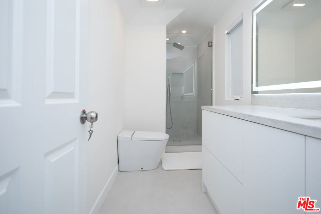 9432 Oakmore Road Property Photo 35