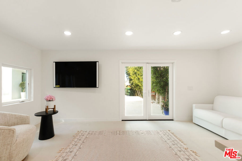 9432 Oakmore Road Property Photo 39