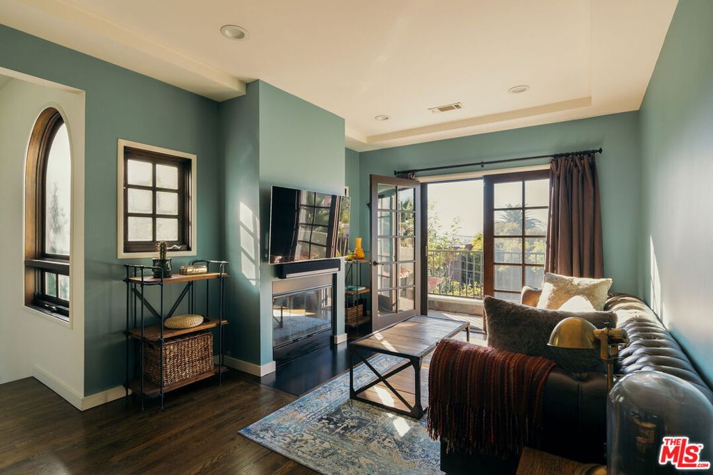 816 Hyperion Avenue Property Photo 2