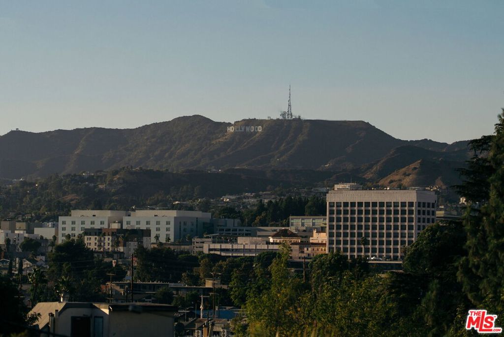 816 Hyperion Avenue Property Photo 3