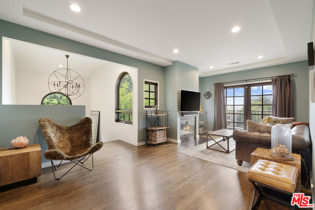 816 Hyperion Avenue Property Photo 4