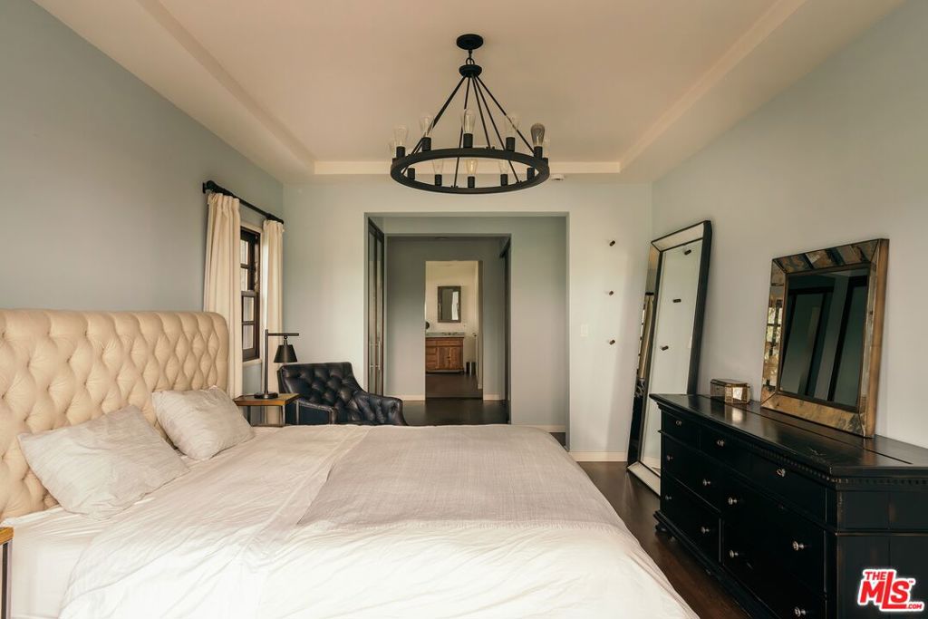 816 Hyperion Avenue Property Photo 15