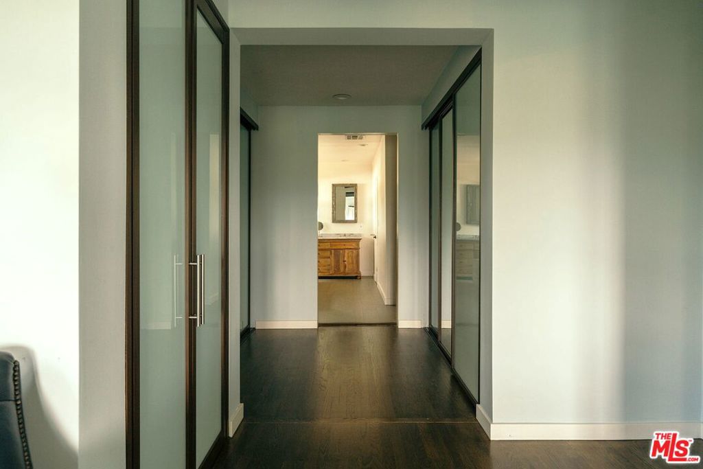 816 Hyperion Avenue Property Photo 16