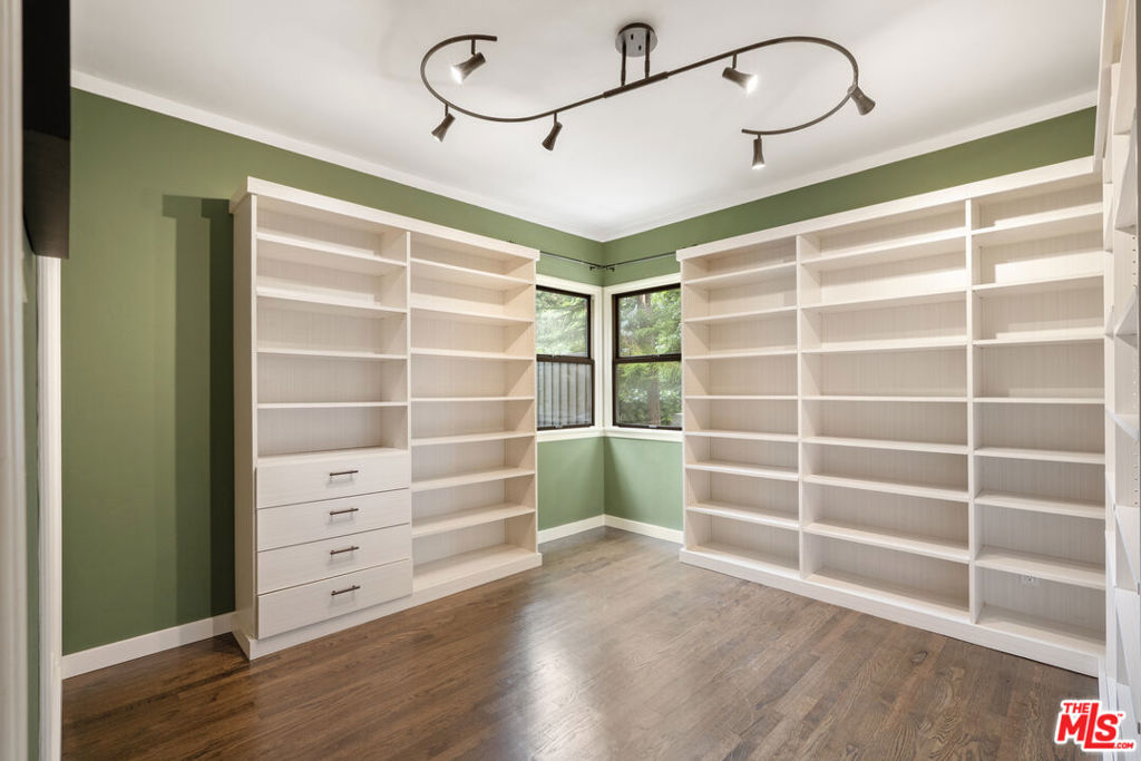 816 Hyperion Avenue Property Photo 20