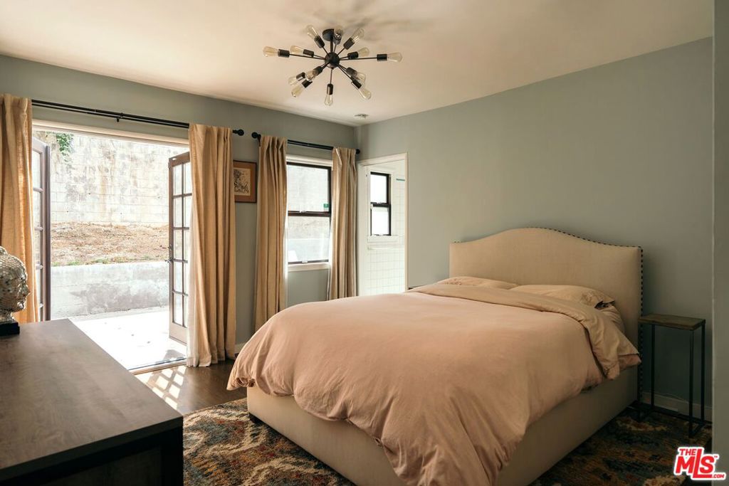 816 Hyperion Avenue Property Photo 21