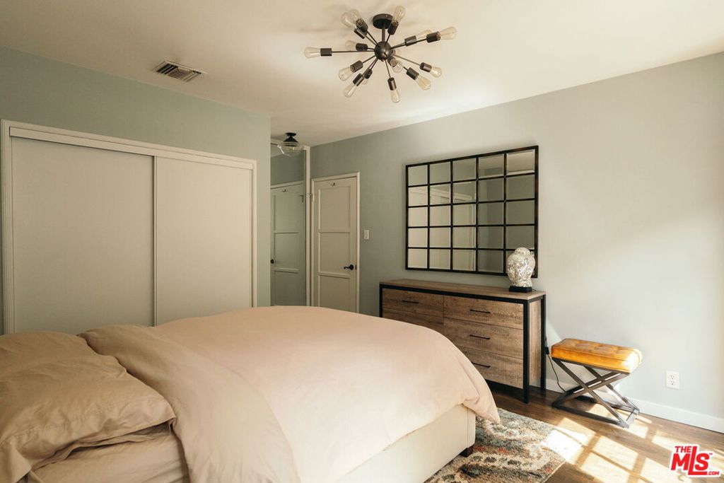 816 Hyperion Avenue Property Photo 22