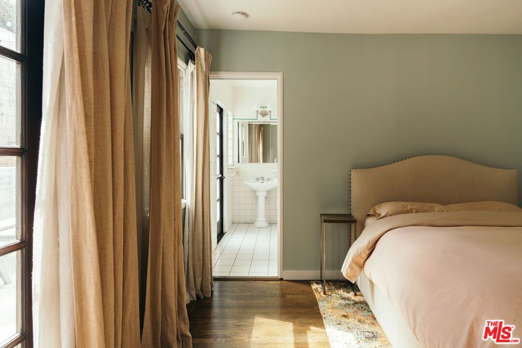 816 Hyperion Avenue Property Photo 23