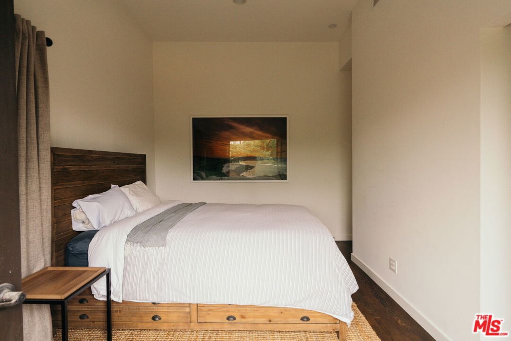 816 Hyperion Avenue Property Photo 28