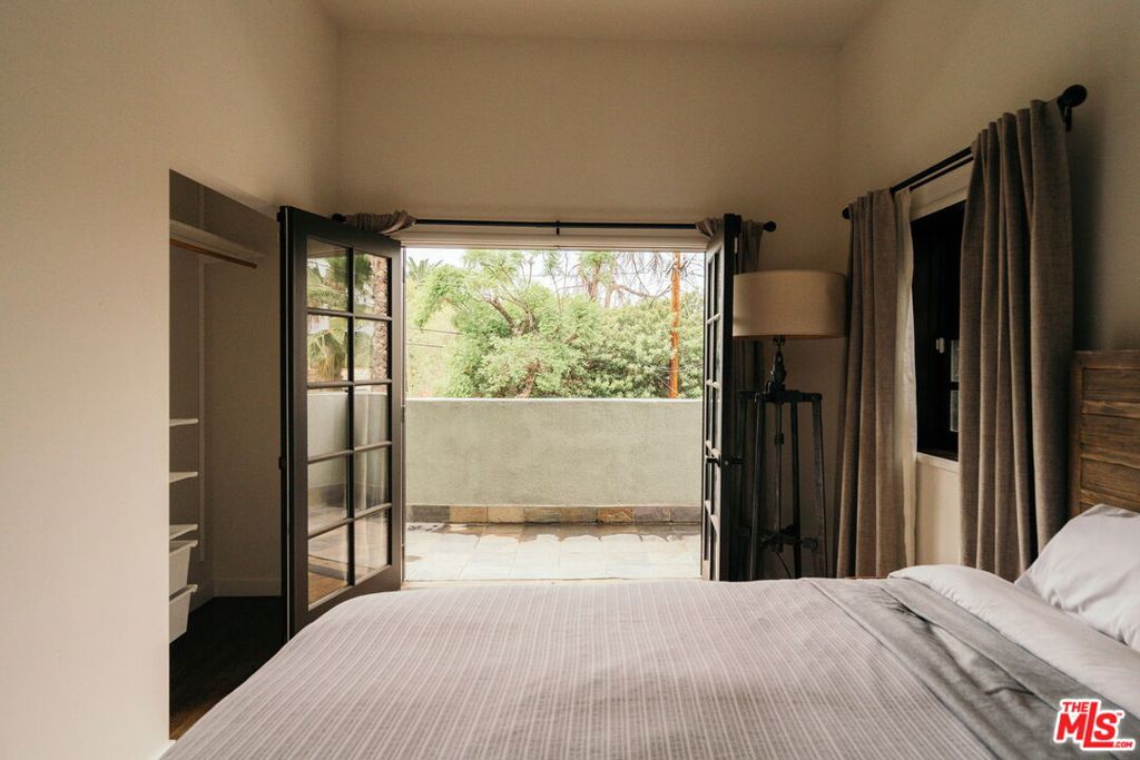 816 Hyperion Avenue Property Photo 29