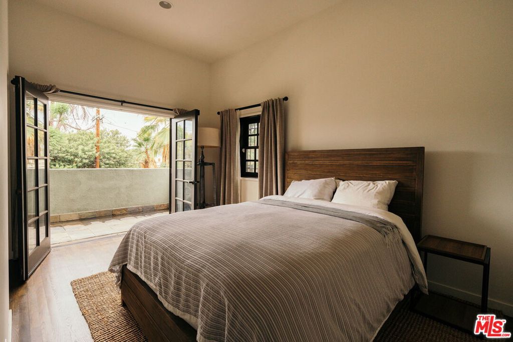 816 Hyperion Avenue Property Photo 30