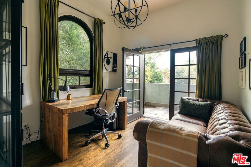 816 Hyperion Avenue Property Photo 32