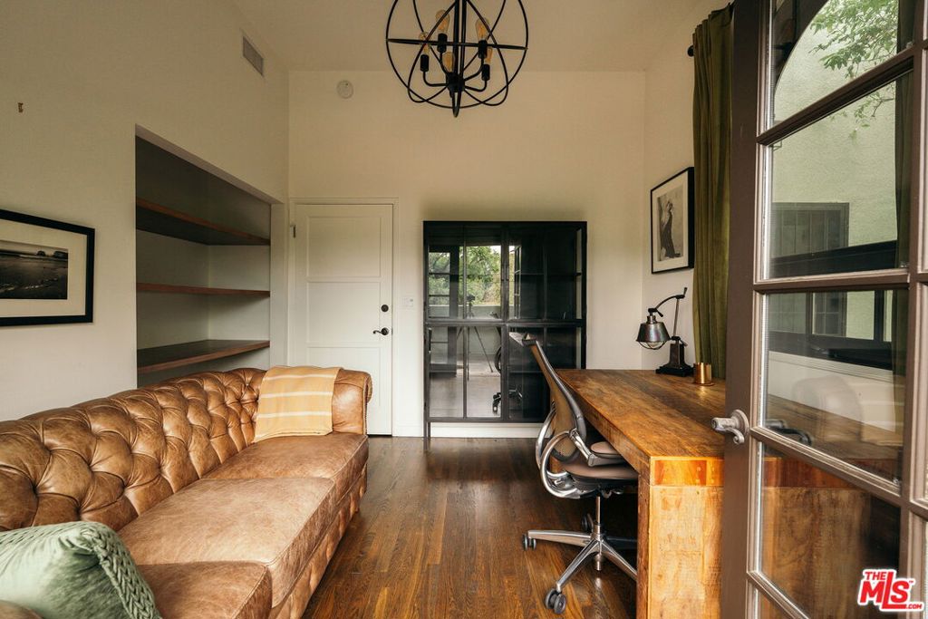 816 Hyperion Avenue Property Photo 33