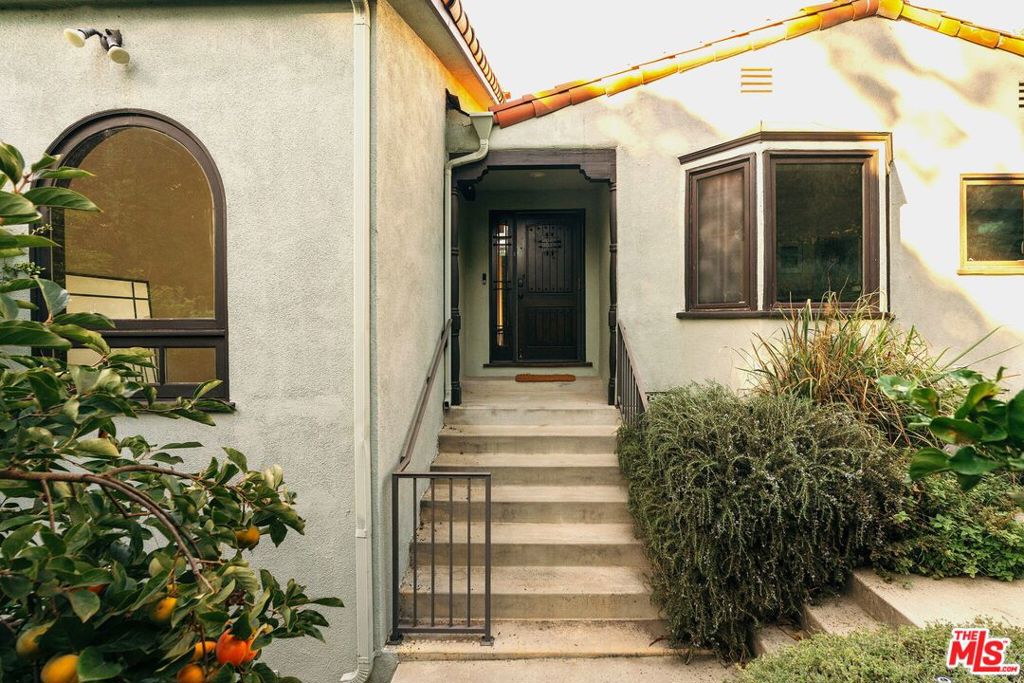 816 Hyperion Avenue Property Photo 35