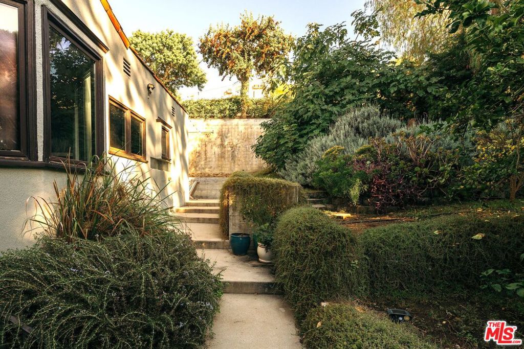 816 Hyperion Avenue Property Photo 36