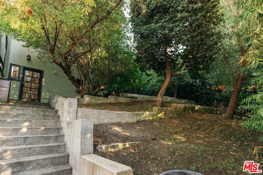 816 Hyperion Avenue Property Photo 37