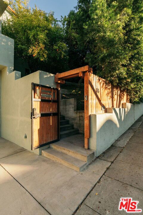 816 Hyperion Avenue Property Photo 38