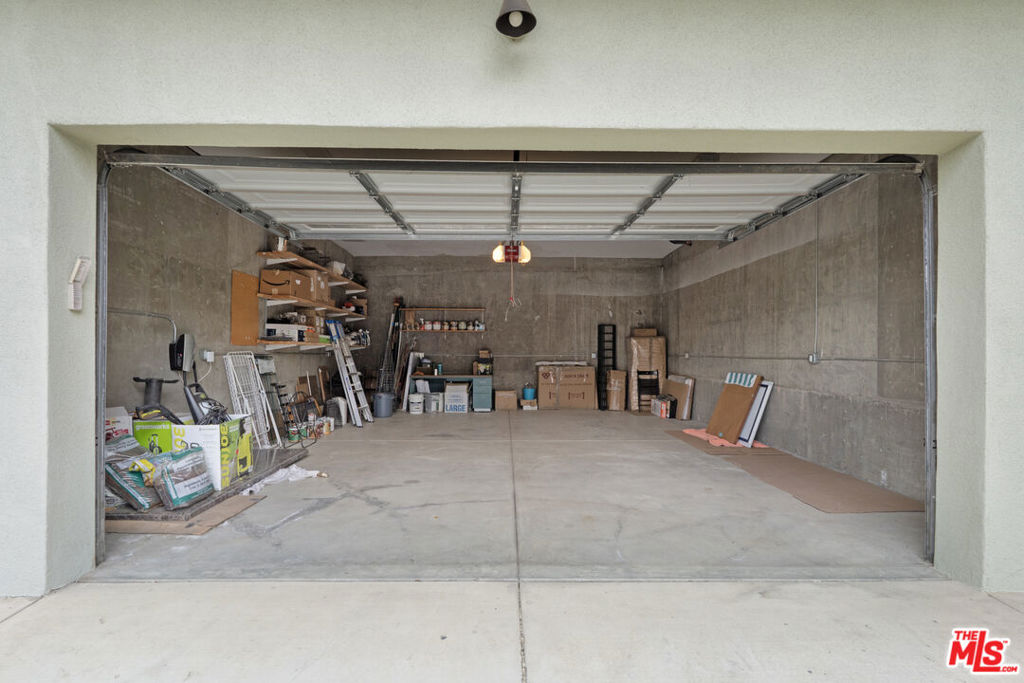 816 Hyperion Avenue Property Photo 39