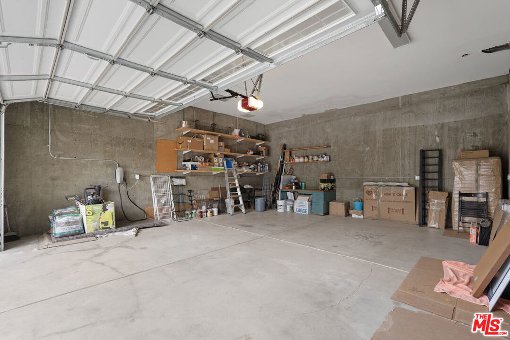 816 Hyperion Avenue Property Photo 40