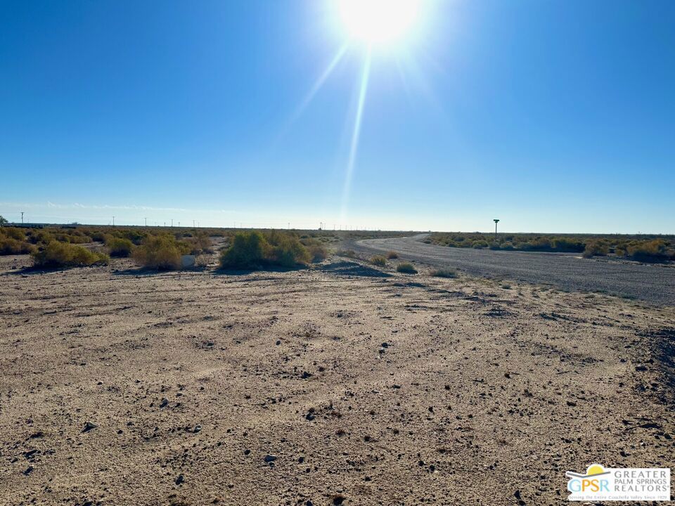 812 Salton Drive Property Photo 1