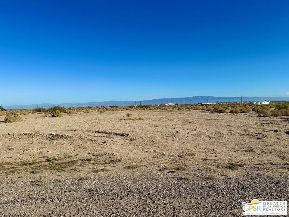 812 Salton Drive Property Photo 4