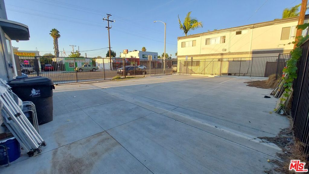 800 E South Street Property Photo 3