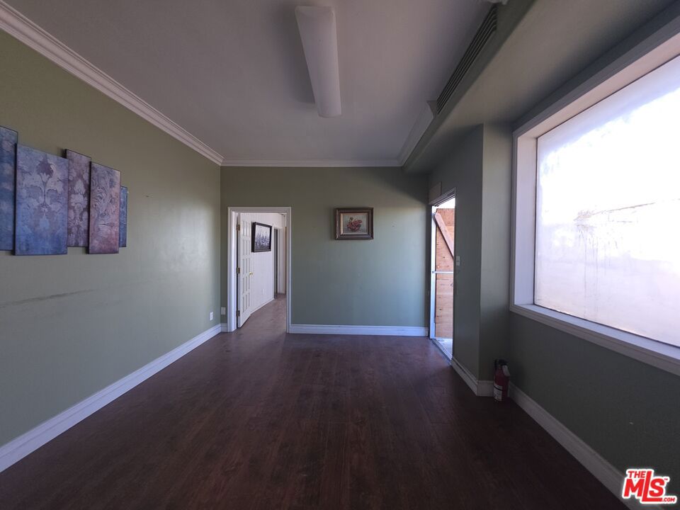 800 E South Street Property Photo 13