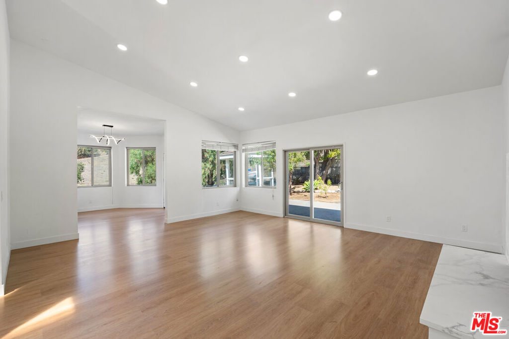 24228 Dry Canyon Cold Creek Road Property Photo 11