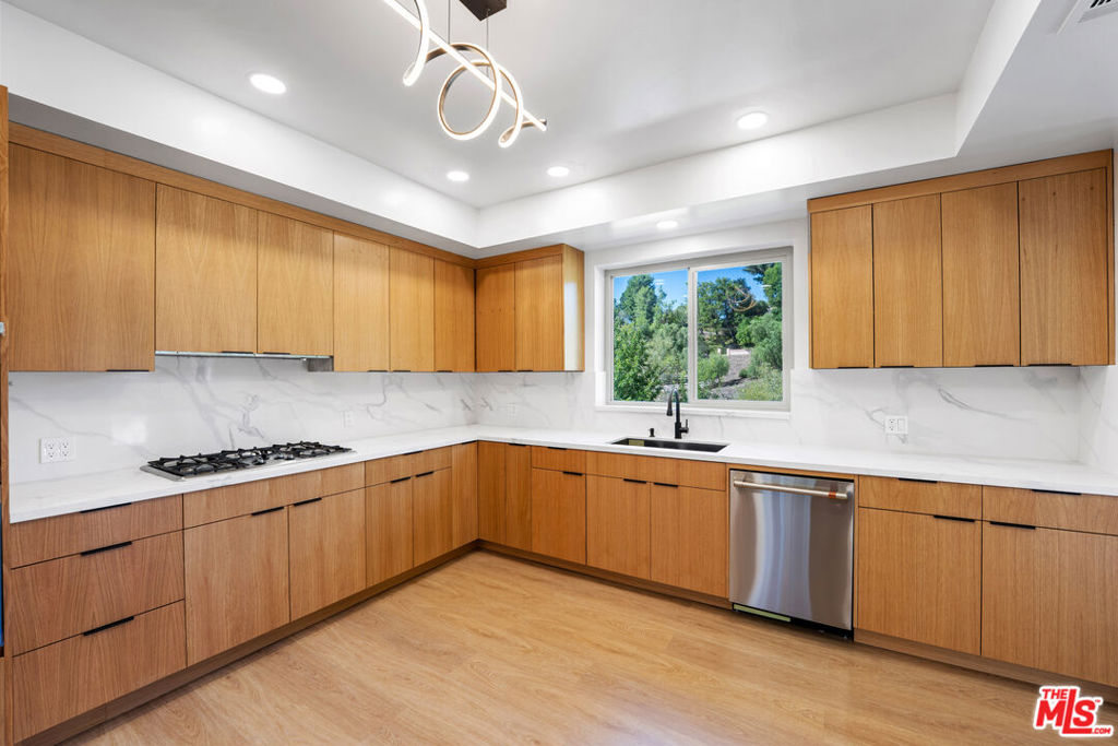 24228 Dry Canyon Cold Creek Road Property Photo 16