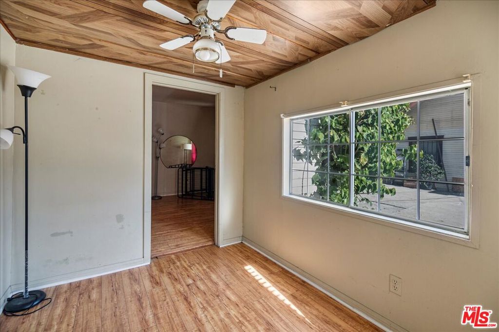 741 N Harvard Boulevard Property Photo 20