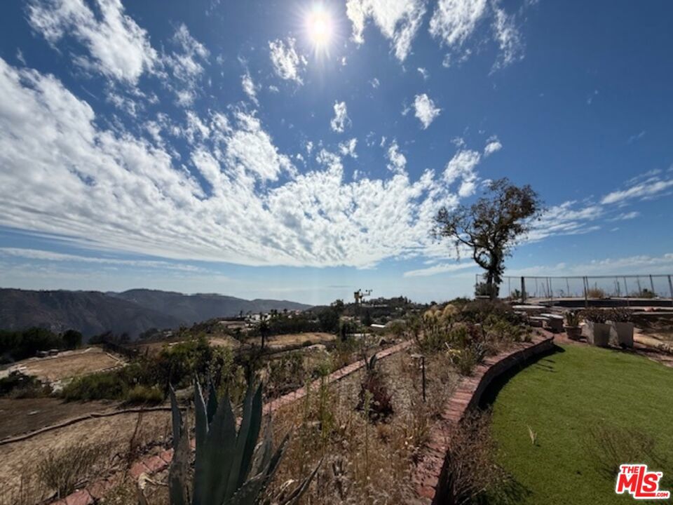 23474 W Moon Shadows Drive Property Photo 2