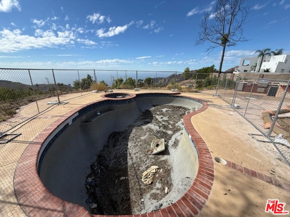 23474 W Moon Shadows Drive Property Photo 5