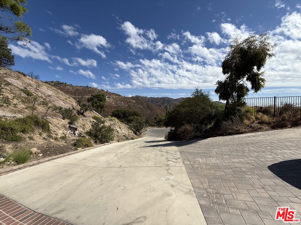 23474 W Moon Shadows Drive Property Photo 12