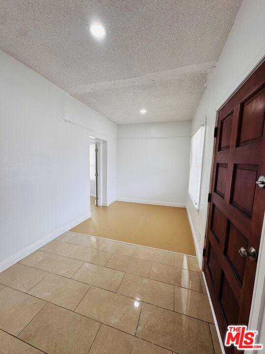 417 W 52nd Place Property Photo 2