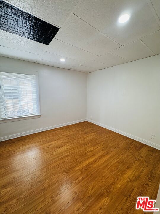 417 W 52nd Place Property Photo 3