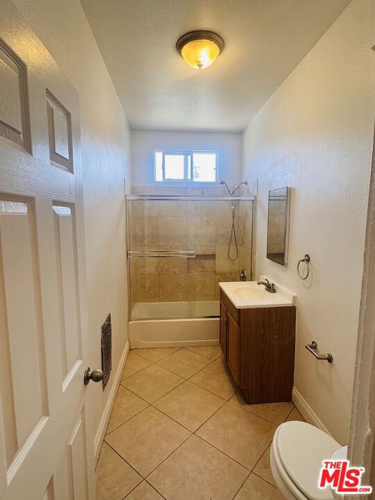 417 W 52nd Place Property Photo 7