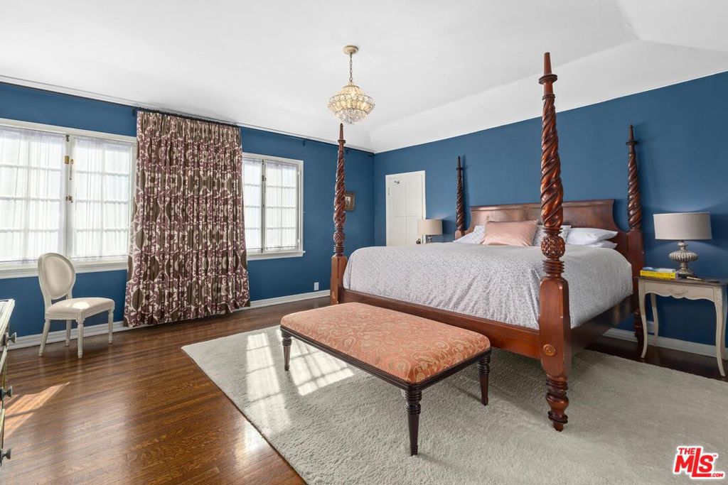 537 N June Street Property Photo 12