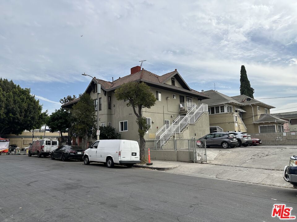 2300 W 12th Street Property Photo 2