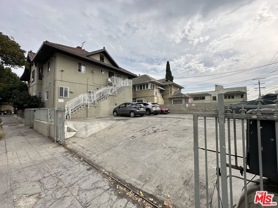 2300 W 12th Street Property Photo 3