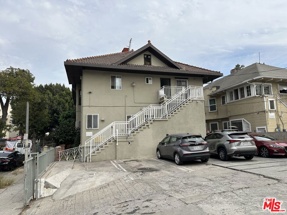 2300 W 12th Street Property Photo 4