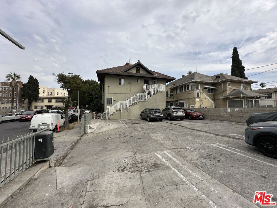 2300 W 12th Street Property Photo 5