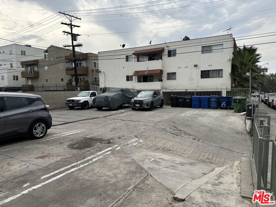 2300 W 12th Street Property Photo 9