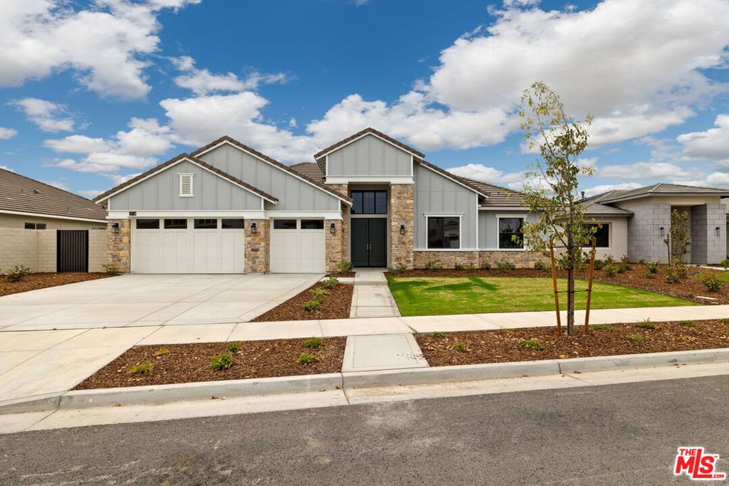 3711 Pathway Court Property Photo 1