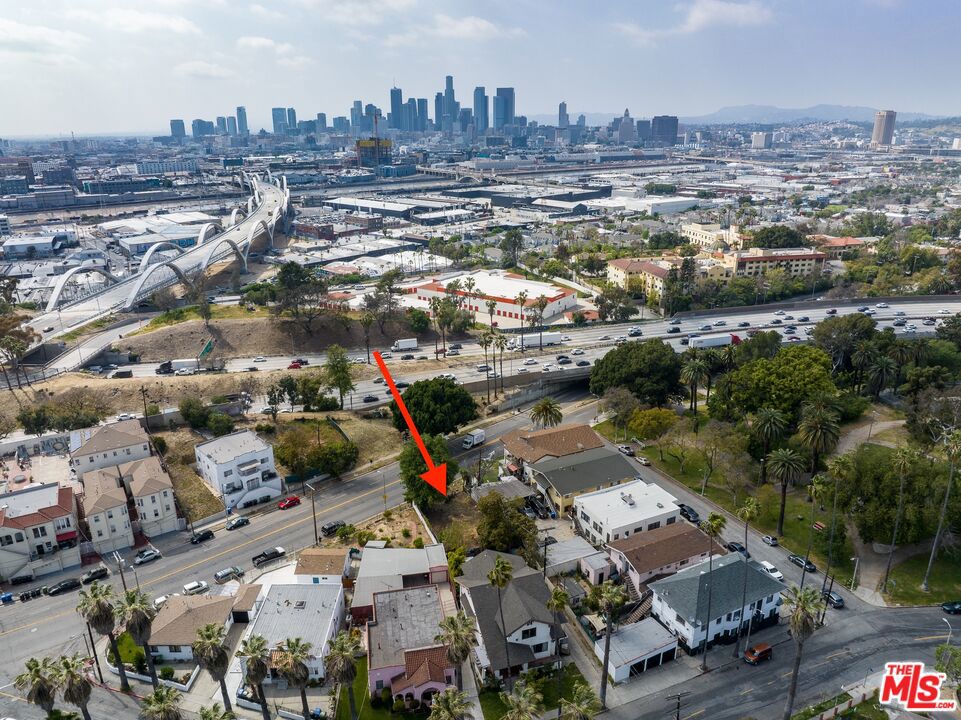 716 S Boyle Avenue Property Photo 3