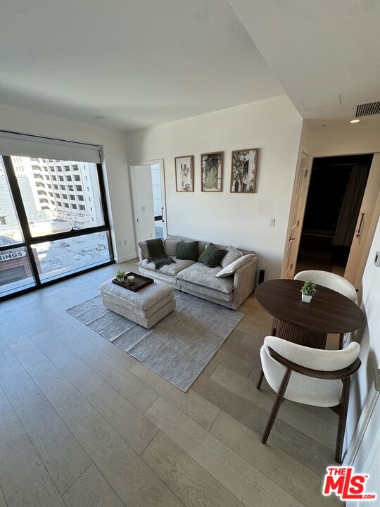 400 S Broadway 502 Property Photo 2